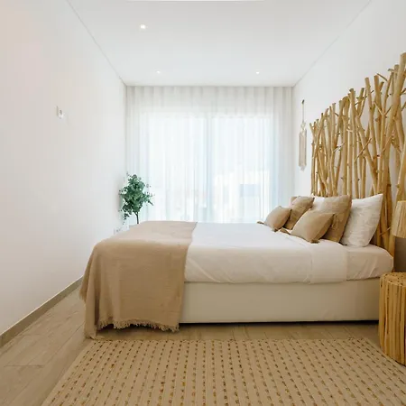 Paradise Villa, Luxury Near The וילה