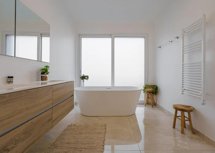 Paradise Villa, Luxury Near The فيلة